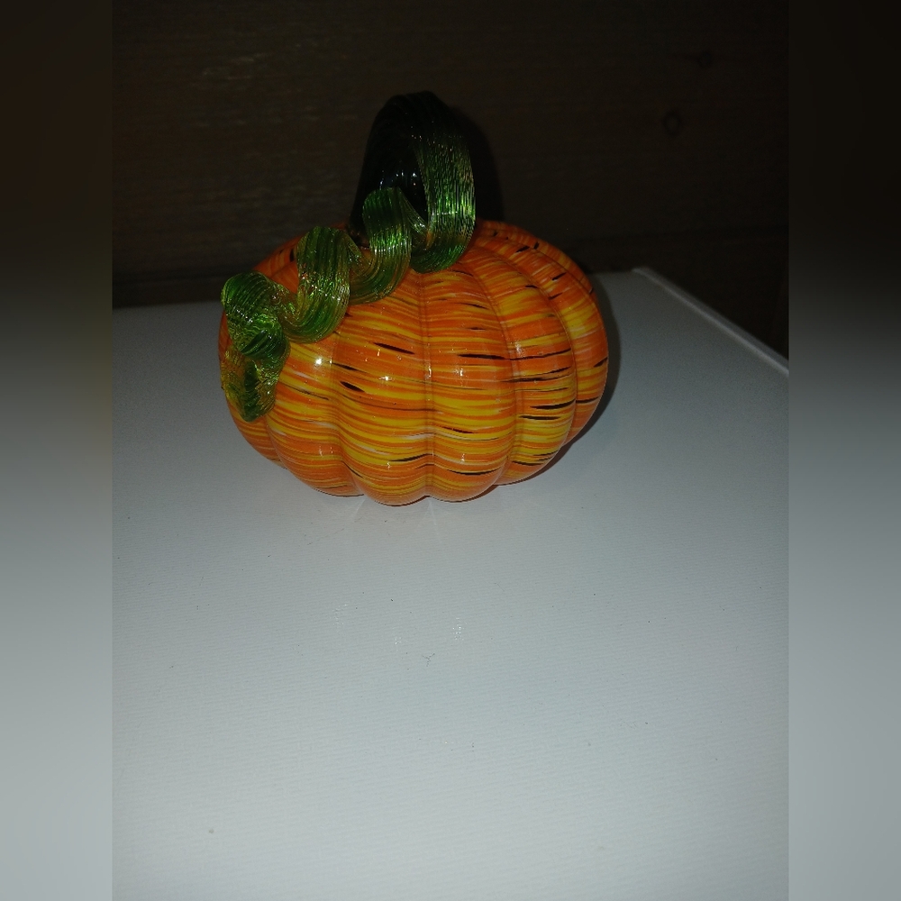 Handblown Swirled Art Glass Pumpkin w/ Curled Green Stem – Fall Decor